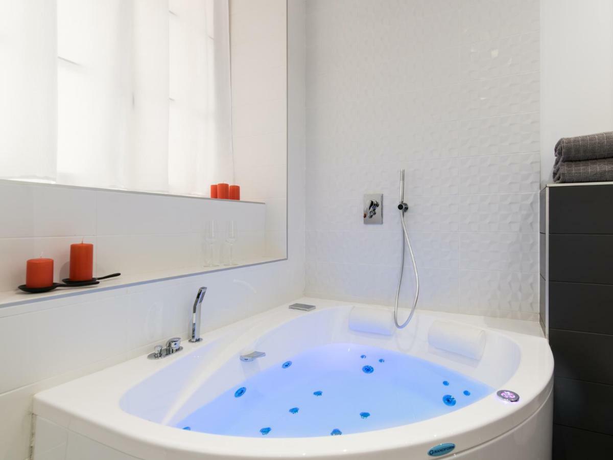Luxury Studio & Spa-Lyon Centre Bagian luar foto