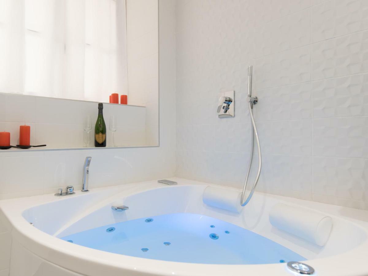 Luxury Studio & Spa-Lyon Centre Bagian luar foto