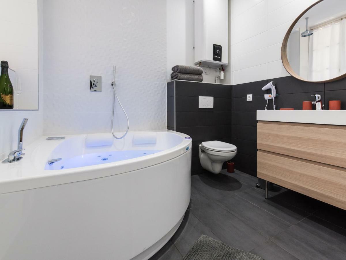 Luxury Studio & Spa-Lyon Centre Bagian luar foto